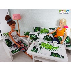 Cały komplet został wyposażony w tapicerkę , poduszki i bieżnik z motywami LIŚCIE PALMY