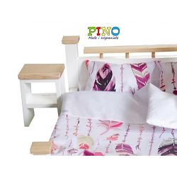 W komplecie 2 drewniane szafki nocne.