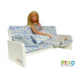 W zestawie 3 osobowa sofa z tapicerką i poduszkami