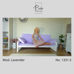 3 osobowa sofa z lawendową tapicerką i 2 poduszkami